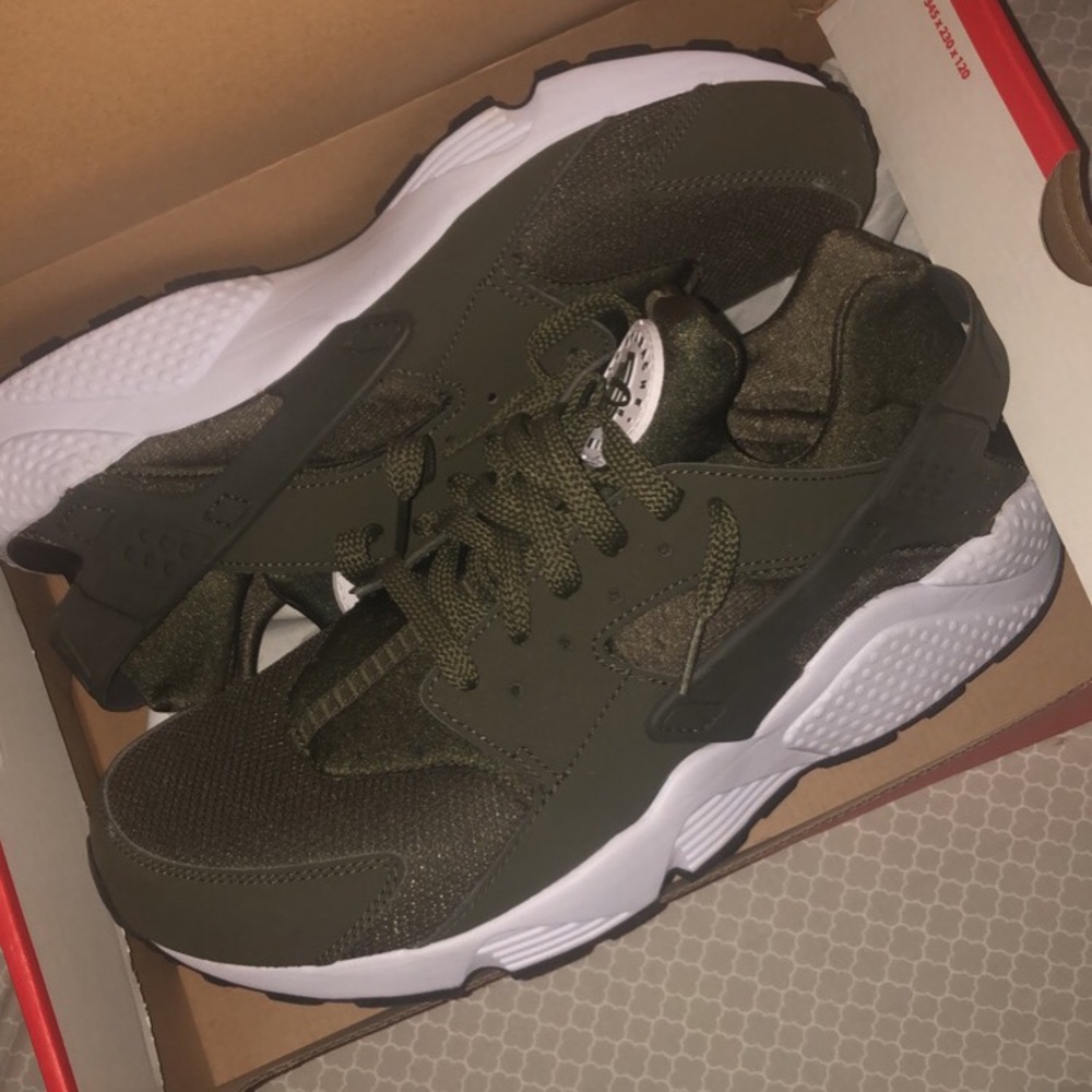 Brand new size 11.5 Nike Hurraches